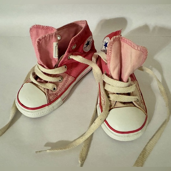 Toddler (sz6) pink high top converse - Picture 2 of 9
